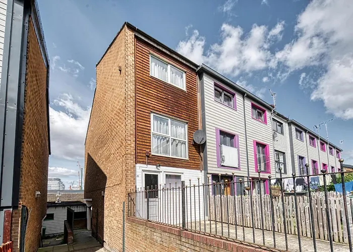 Central Nottingham 3 Bed House With Driveway