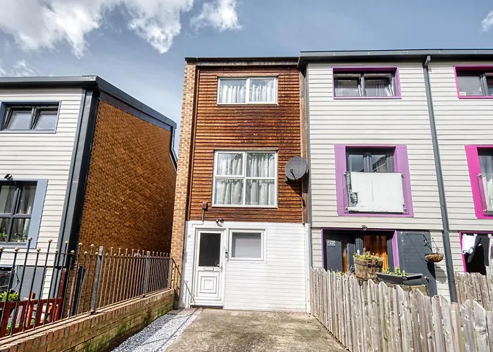 Central Nottingham 3 Bed House With Driveway