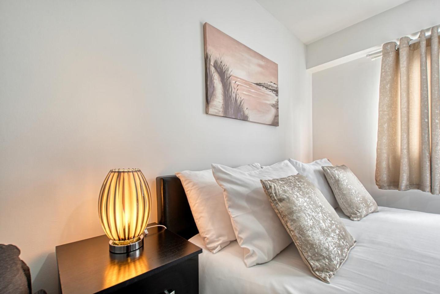 Vakantiehuis 3 Bed House With Driveway *