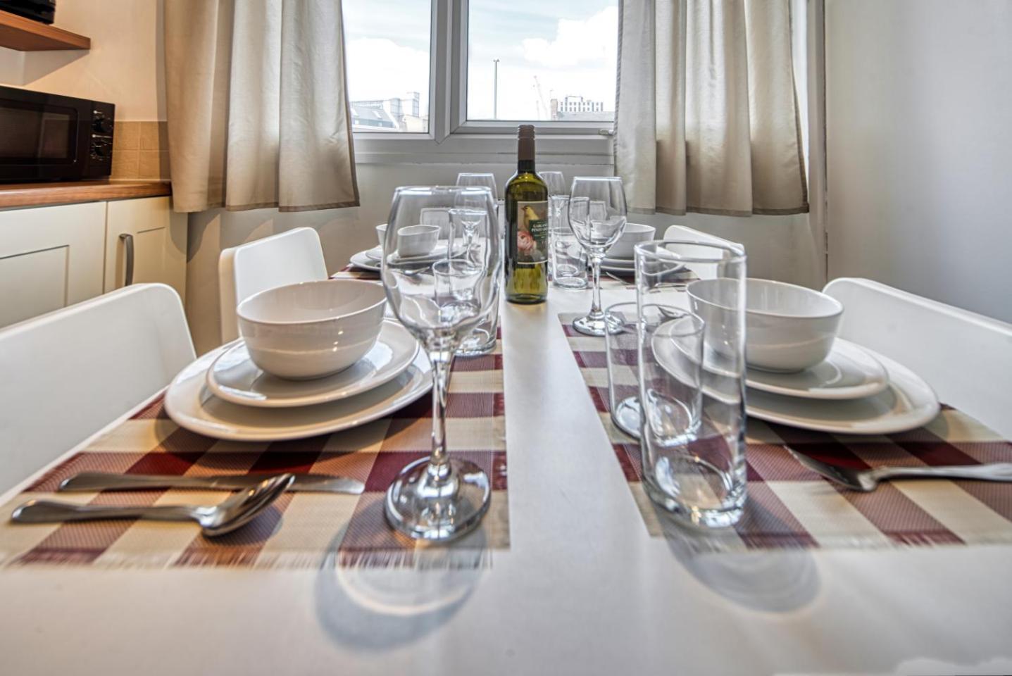 Vakantiehuis 3 Bed House With Driveway *