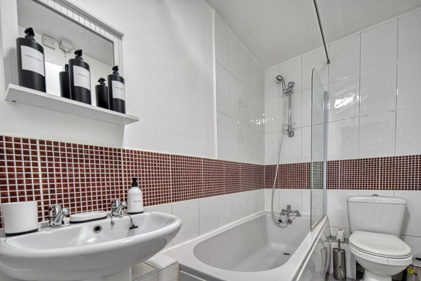 3 Bed House With Driveway Vakantiehuis