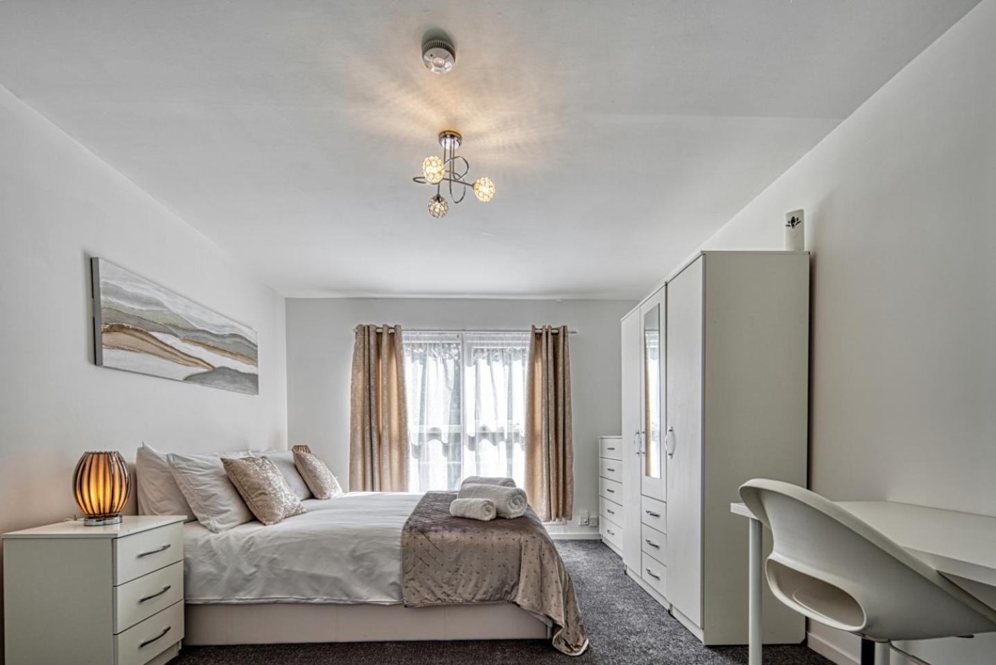 3 Bed House With Driveway Vakantiehuis Nottingham