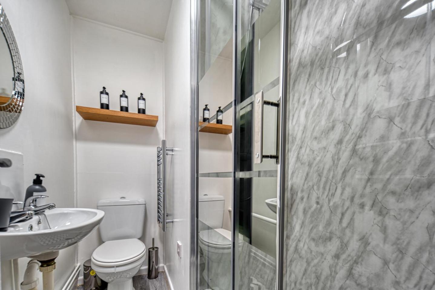 Vakantiehuis 3 Bed House With Driveway Nottingham